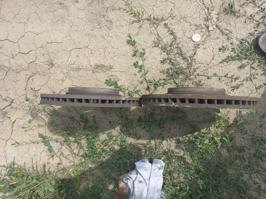 Продам передние тормозные диски