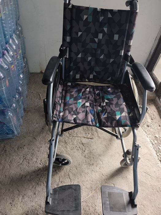 Продам инвалидную коляску