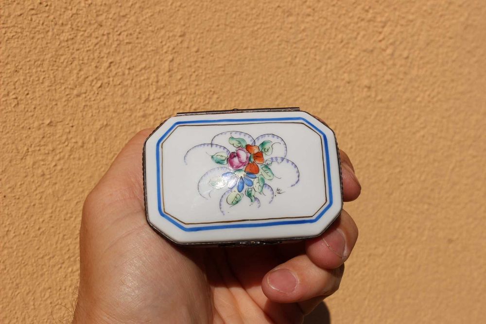 Cutie bijuterii, portelan colectie LIMOGES La Seynie Paint Main 1737