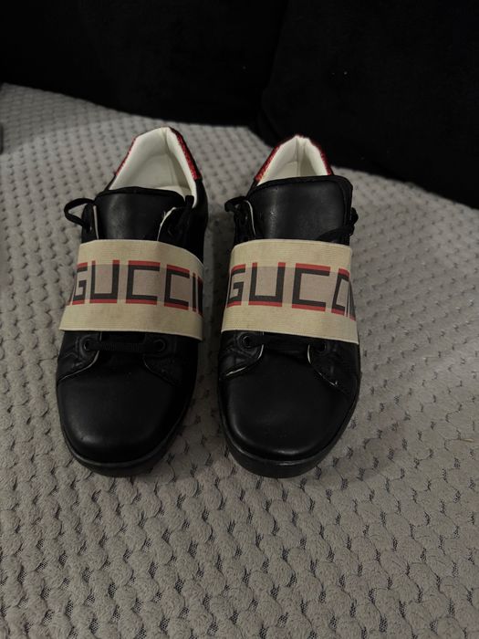 Adidași Gucci ..