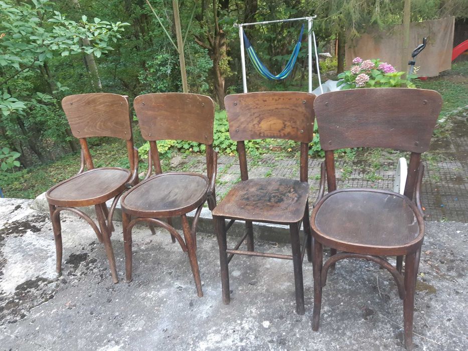 Четири винтидж стола "Тонет" в добро състояние.