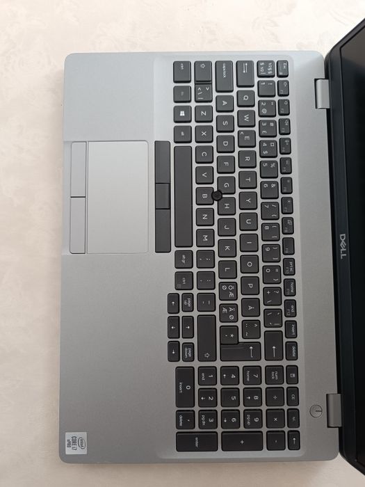 Dell  Precision 3551