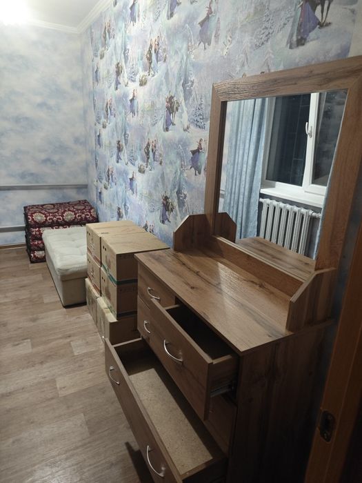 Комод с зеркалом