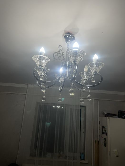Люстра.           .