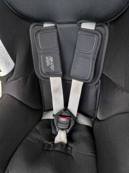 Britax Römer DUALFIX² R столче за кола