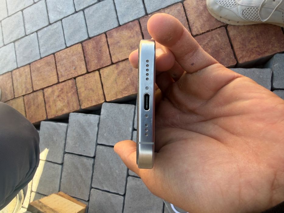 IPhone 16 pro с гарантией