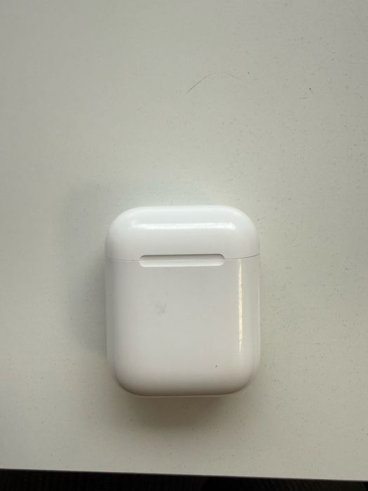 AirPods 2, с кабел за зареждане и калъф