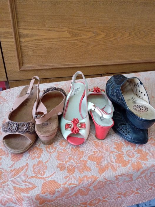 Продам  женскую обувь ( много)