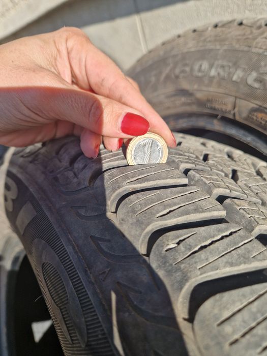 4 броя  зимни гуми 215/60/16  -2 Pirelli и 2 Debica