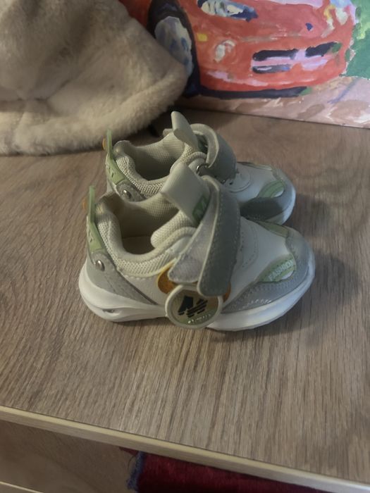 Детские кроссовки