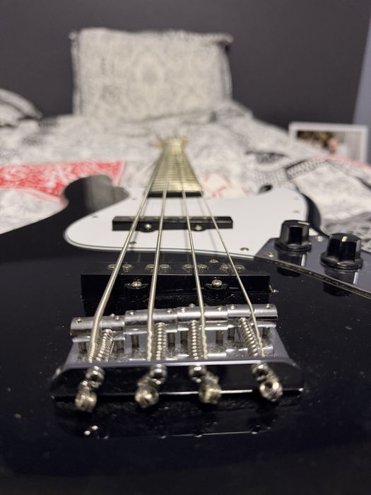EKO VPJ280 Black – 4-струнна бас китара
