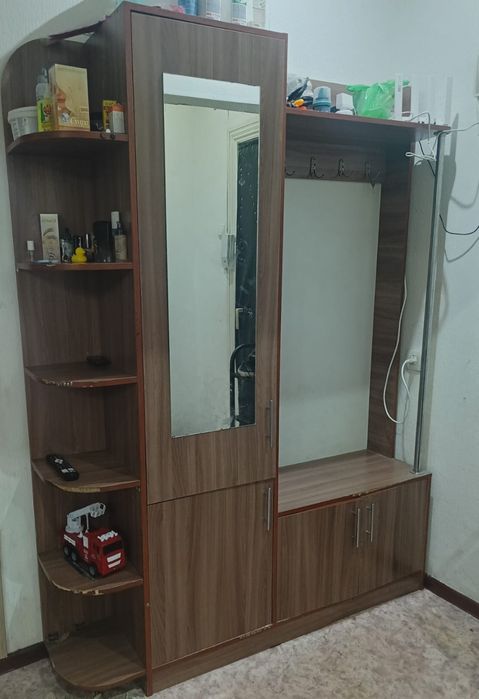 Айнасы бар прихожка шкаф жақсы жағдайда