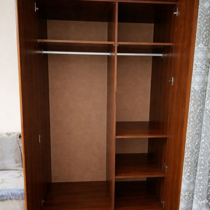 Шкаф с комодом продаю