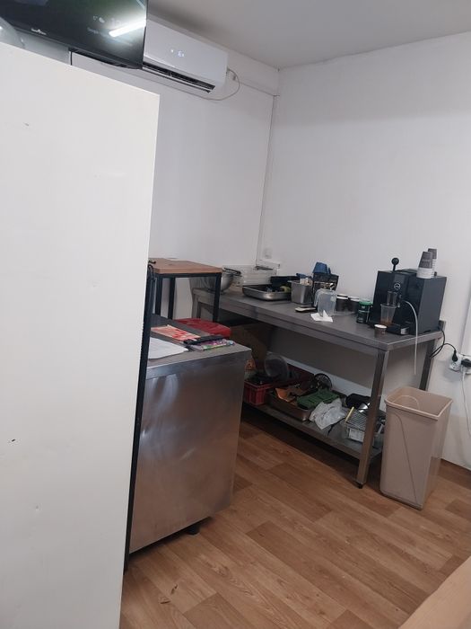 Търговско помещение банички,сандвичи,бургери