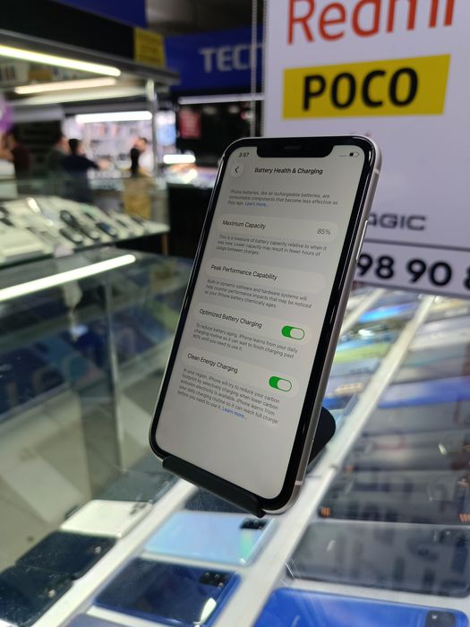 iPhone 11  64/85%