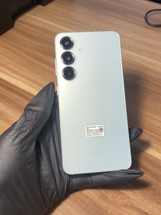 Samsung Galaxy s25• 256 GB • Mint