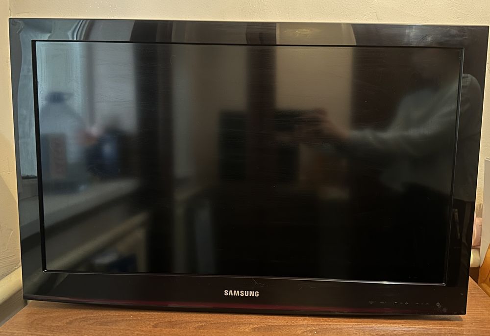 Телевизор Samsung LA32D400E1