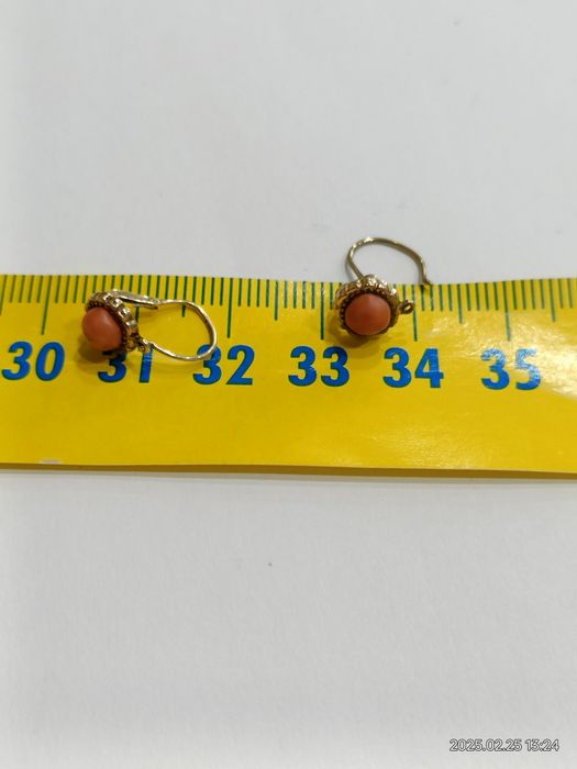 Vind cercei din aur 8kt cu coral natural