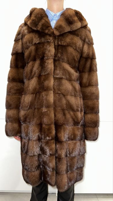 Haină din blană naturală de nurcă, cu glugă – stare impecabilă
