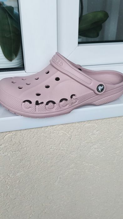 Crocs  impecabili și super comozi