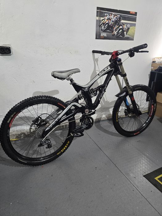 Downhill, колело за спускане GT Fury, fox,RockShox Boxxer