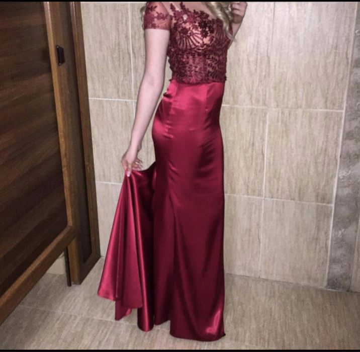 Vand rochie facuta la comanda.