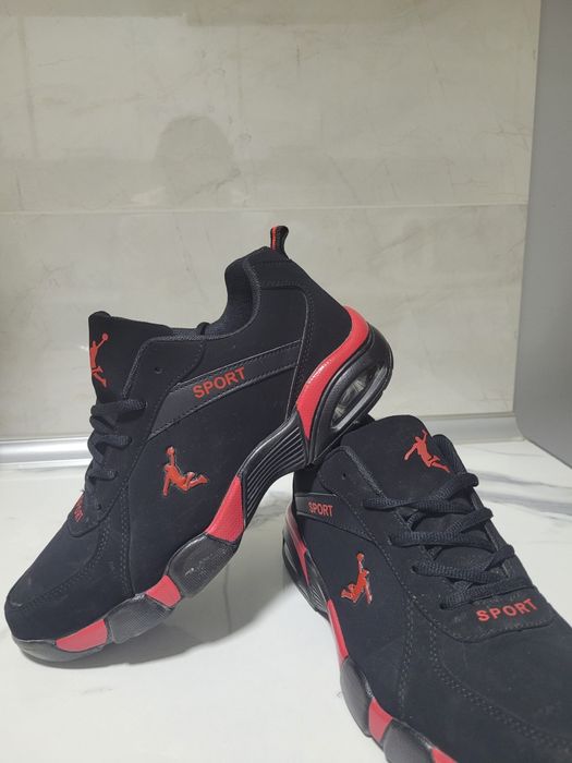 Мужское кроссовка