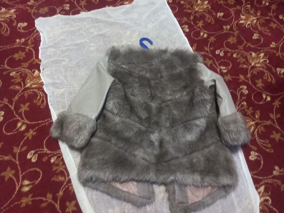 Shuba kastyum, kiyilgan, lekin sifati yaxshi saqlangan