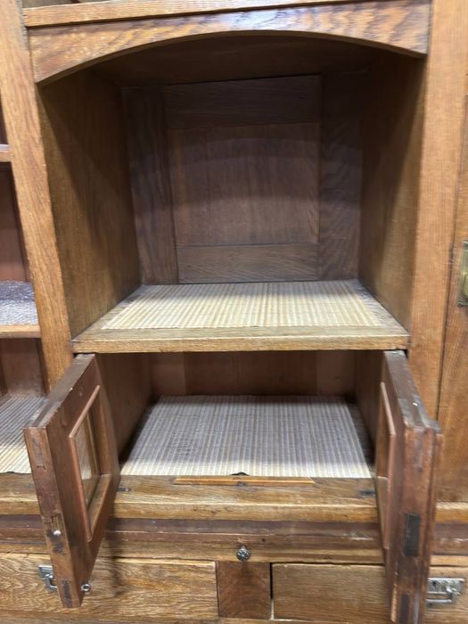 Старинный буфет. Антиквар