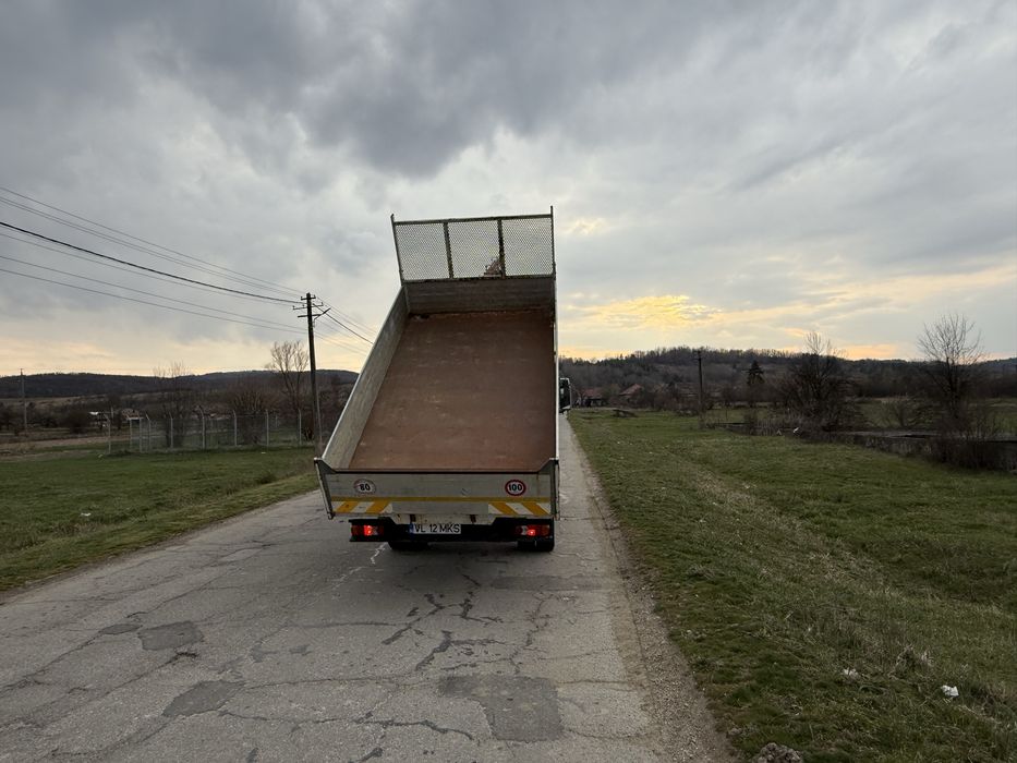 Nissan Atleon Basculabil si Macara