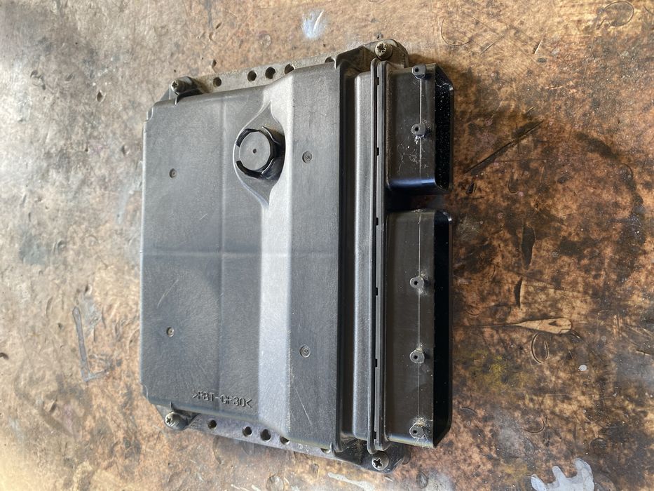 Компютър  за двигател на тойота ярис 1.3 бензин