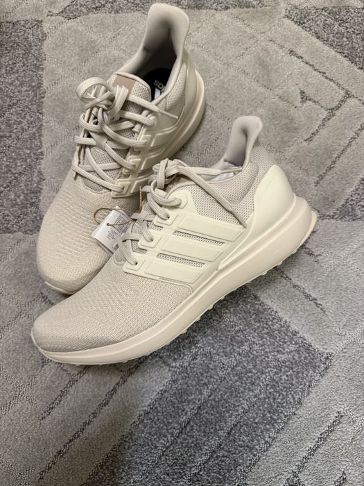 Adidas маратонки Чисто нови с кутия.