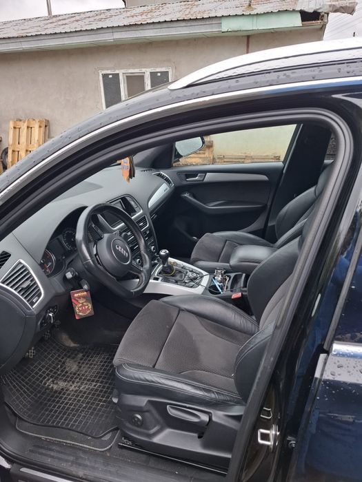 Vând Audi Q5.      .