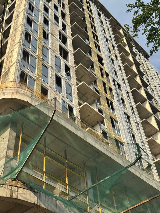 Продаётся 2-комнатная квартира в центре города.