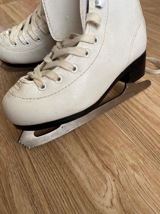 Продам коньки 32 для девочки