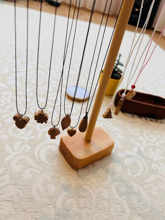 Дървени колиета ръчна изработка от естествено дърво и камъни