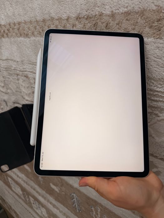 Продам IPad Pro 11” M1 (3 generation) 128 gb + Magic Keyboard