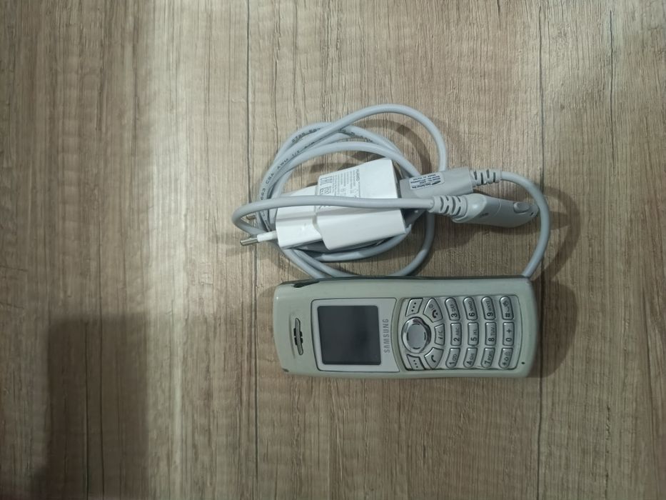 Samsung c100 ретро телефон