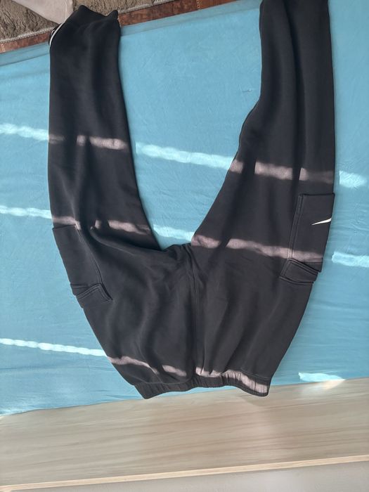 Продавам екип на La costa xs и панталон nike размер S