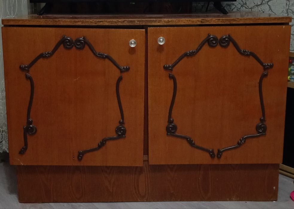 Тумба под телевизор,для посуды