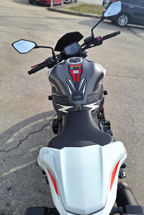 Kawasaki Z900 Akrapovic Performance 2023