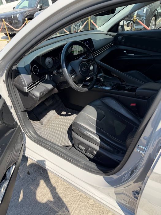 СВОЯ Hyundai Elantra 2022 2.0 Luxe