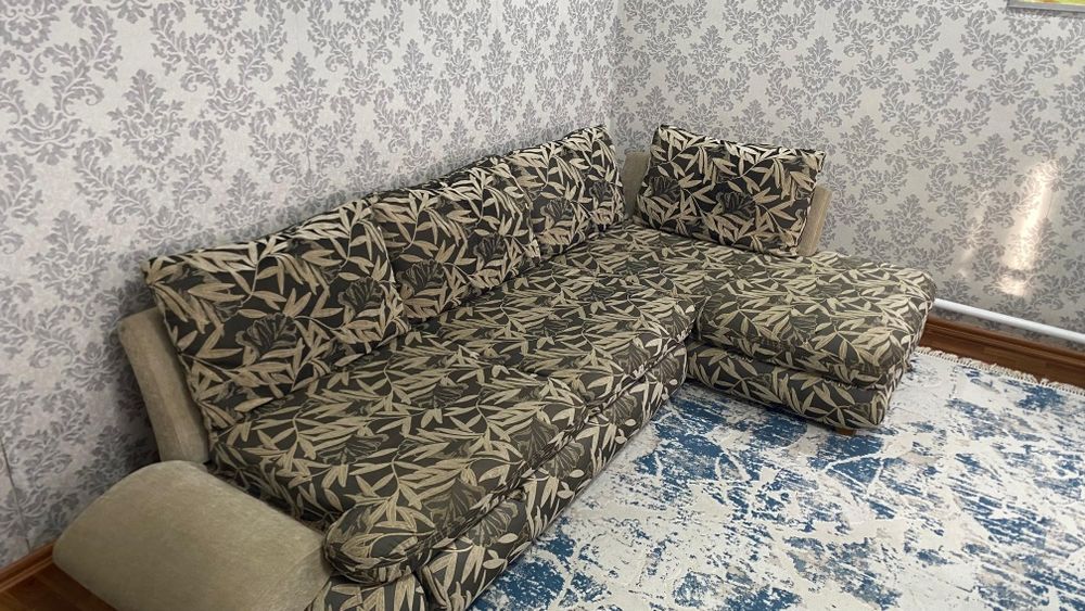 Продается диван с подушками