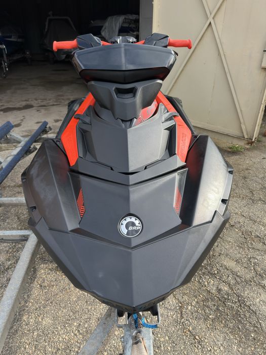 Джет Bombardier Sea Doo Spark Trixx 2021
