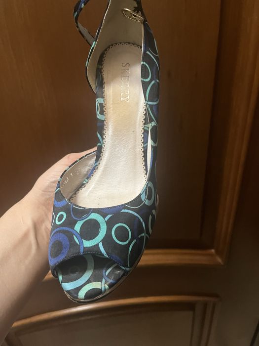 Продам женские туфли