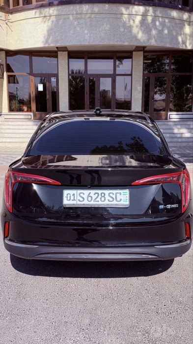 Hongqi E-QM5 sotiladi