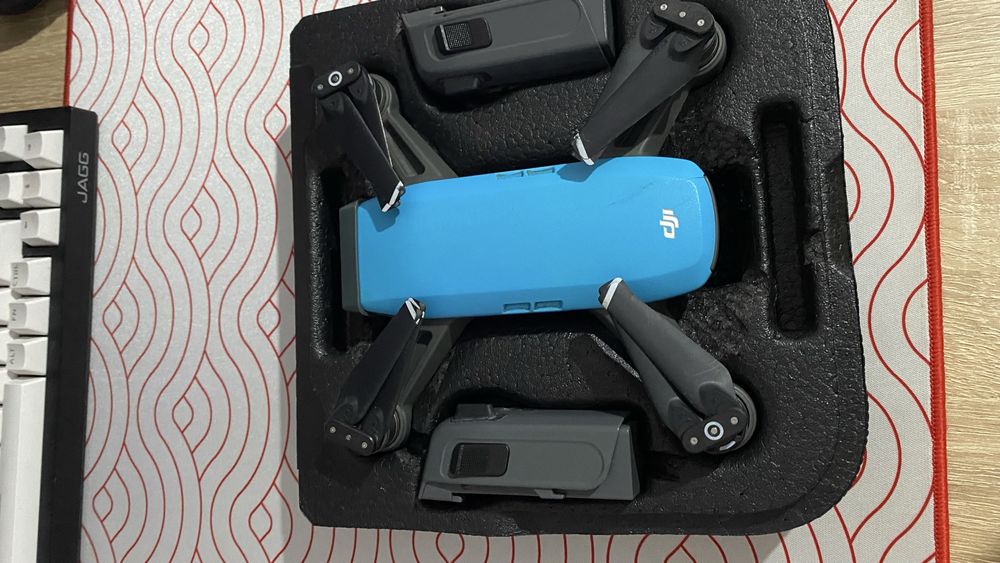 Продам дрон dji spark комбо комплект