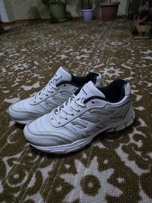 Продам кроссовки дешево