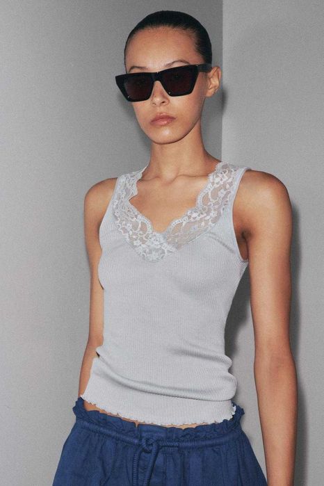 Рипсен топ с дантела Zara