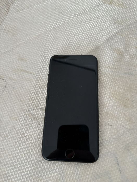 Продам айфон se 2020 черный